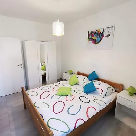 Holiday In With Terrace, Air Conditioning, Wifi, Washing Machine 4819-3 Apartament *