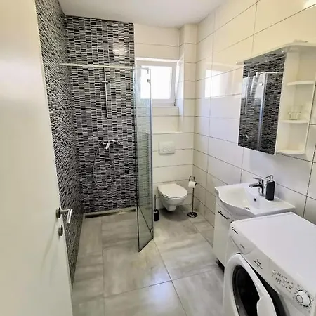 Holiday In With Terrace, Air Conditioning, Wifi, Washing Machine 4819-3 Apartament Pakoštane
