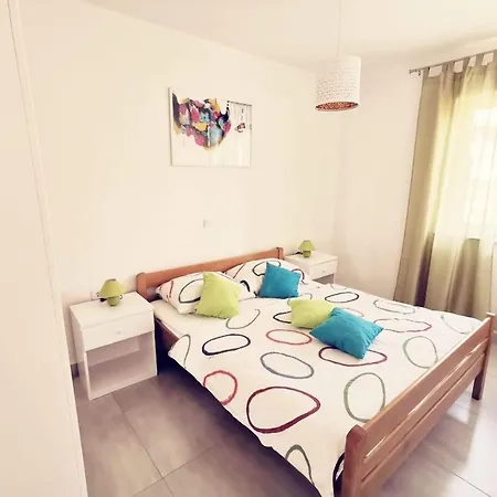 Holiday In With Terrace, Air Conditioning, Wifi, Washing Machine 4819-3 아파트 *