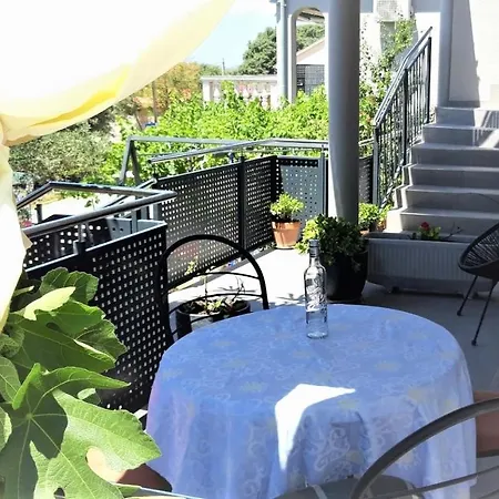 Holiday In With Terrace, Air Conditioning, Wifi, Washing Machine 4819-3 아파트 파코스탄